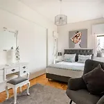 Oliva 50 - 4 Bedrooms And Office - 3 Bathrooms - Near Expo & Airport Apartamento Lisboa