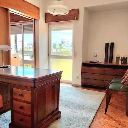 Oliva 50 - 4br, Office And Balcony Lisbon